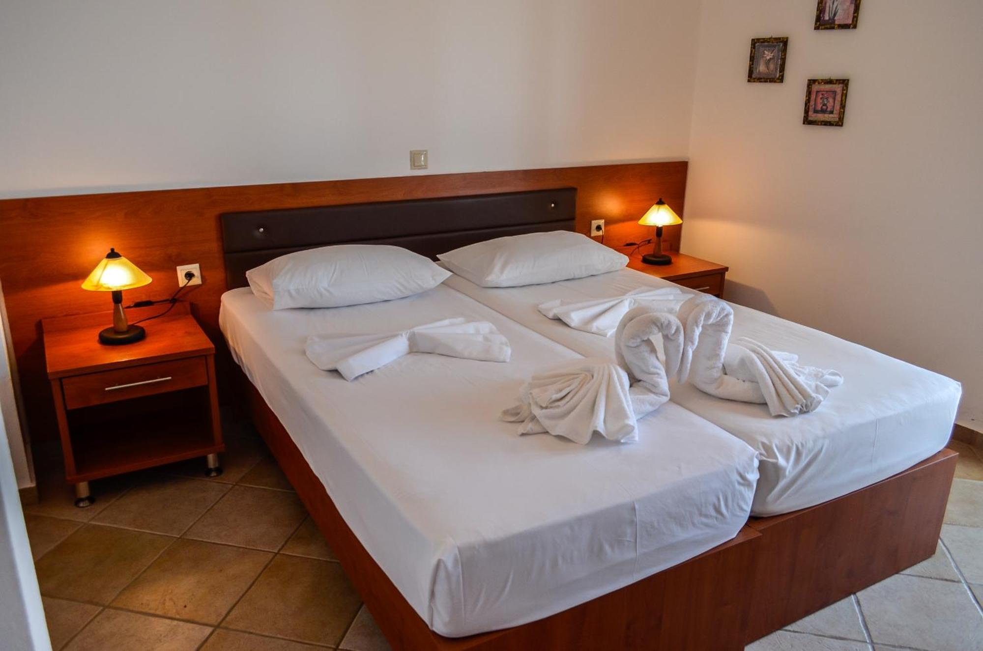 Alexena Apartments Agia Galini Esterno foto